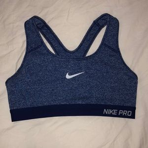 A small women’s Nike pro sports bra